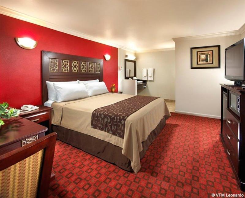 Studio Inn & Suites At Promenade Давні Екстер'єр фото